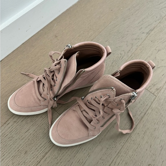 Linea Paolo Niya Wedge Sneaker - Picture 3 of 7